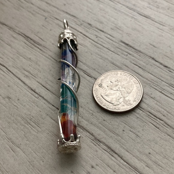 Long pendant holding stones - Picture 6 of 6